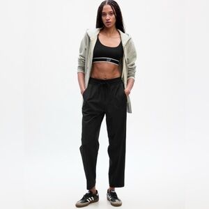 Womens Gapfit Commuter Pants in Black. Size S